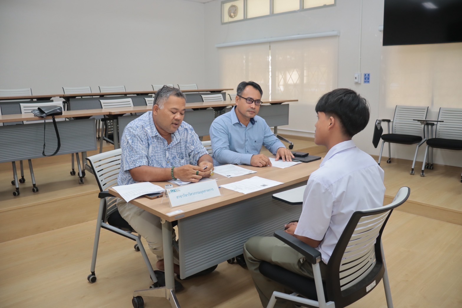 บรรยากาศการสอบสัมภาษณ์ รูปที่ 9